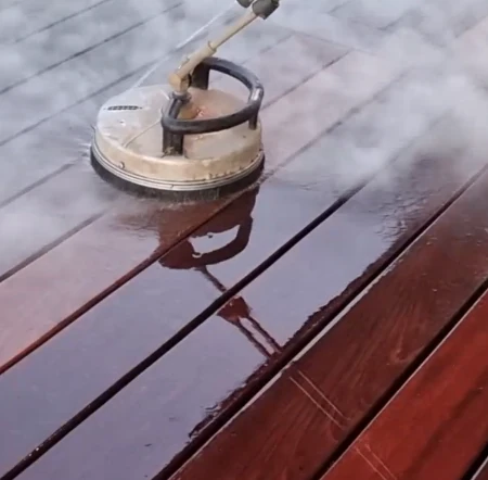 Bestil i dag og spar 50% på rensning af din træterrasse